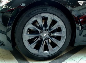 Tesla däckpriser förklarade:varför de är höga och hur länge de håller 
