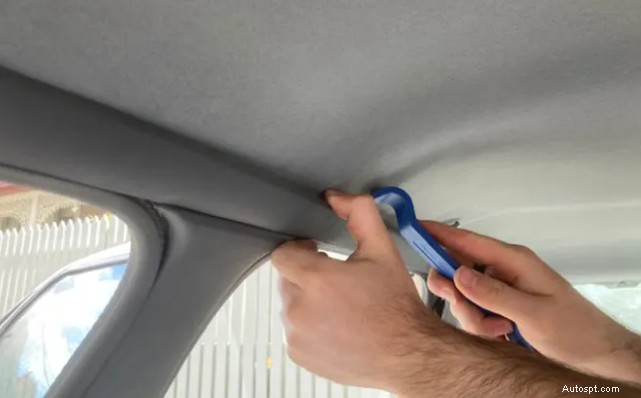 Skydda din bils interiör:Upptäck och reparera slitage på inklädningsskydd 