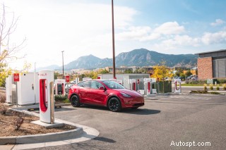 Konsumentrapporter finner Tesla och Rivian Charging Networks betydligt färre problem än konkurrenterna 