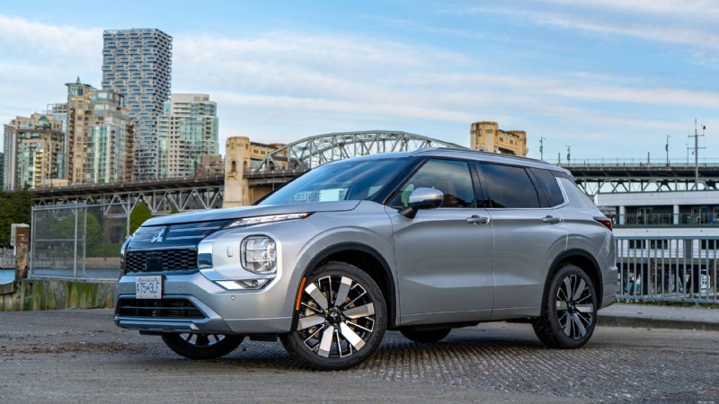 2026 Mitsubishi Outlander Review:Plysch, praktisk trerads SUV för stadsfamiljer 