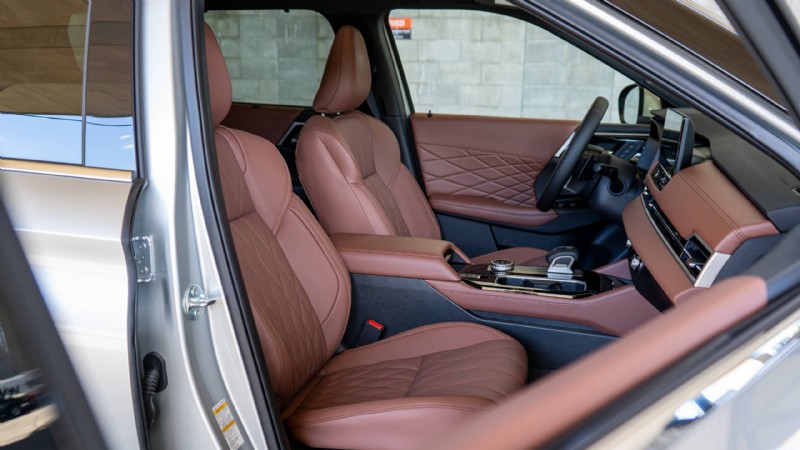 2026 Mitsubishi Outlander Review:Plysch, praktisk trerads SUV för stadsfamiljer 