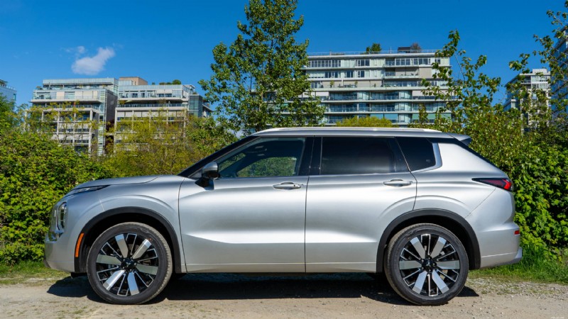 2026 Mitsubishi Outlander Review:Plysch, praktisk trerads SUV för stadsfamiljer 