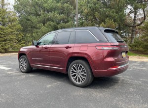 2026 Jeep Grand Cherokee Summit Review:Power, Comfort, and Off‑Road Performance 