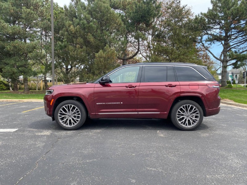 2026 Jeep Grand Cherokee Summit Review:Power, Comfort, and Off‑Road Performance 