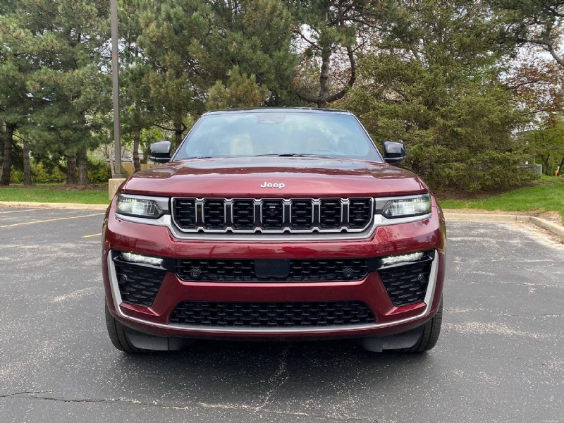 2026 Jeep Grand Cherokee Summit Review:Power, Comfort, and Off‑Road Performance 