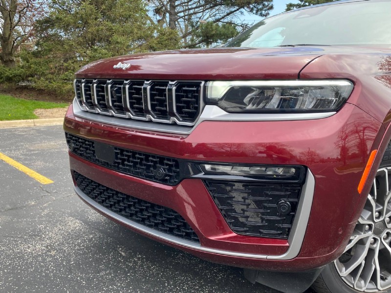 2026 Jeep Grand Cherokee Summit Review:Power, Comfort, and Off‑Road Performance 