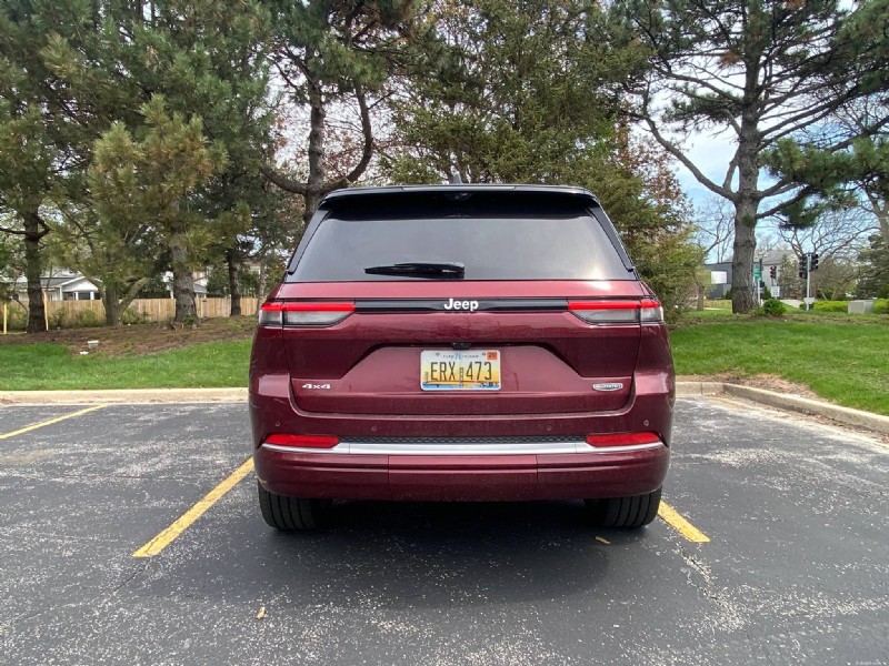 2026 Jeep Grand Cherokee Summit Review:Power, Comfort, and Off‑Road Performance 