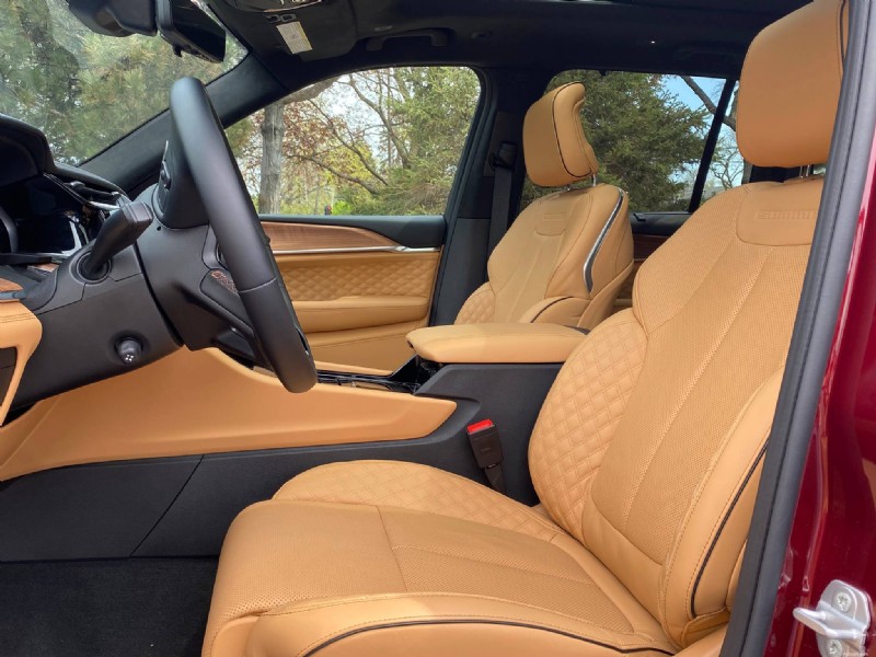 2026 Jeep Grand Cherokee Summit Review:Power, Comfort, and Off‑Road Performance 