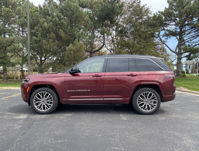2026 Jeep Grand Cherokee Summit Review:Power, Comfort, and Off‑Road Performance 