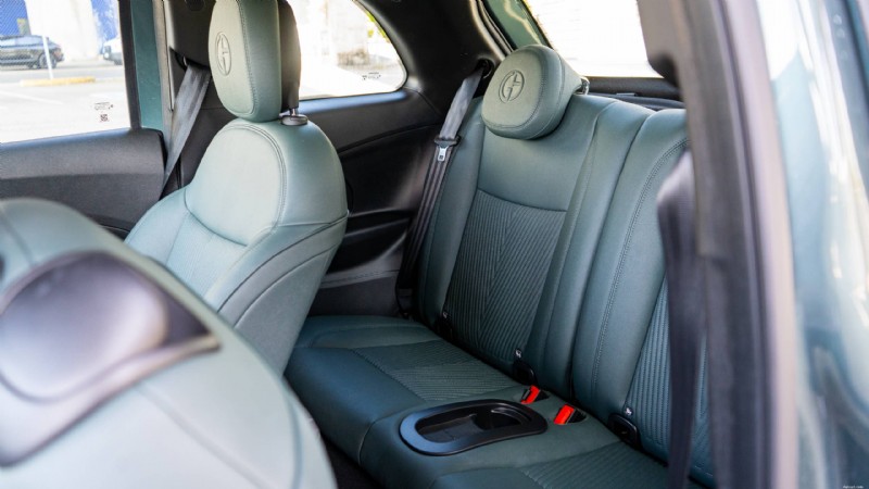 2025 Fiat 500e Giorgio Armani recension:Varför denna Fashion-Forward City EV sticker ut 
