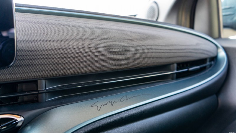 2025 Fiat 500e Giorgio Armani recension:Varför denna Fashion-Forward City EV sticker ut 
