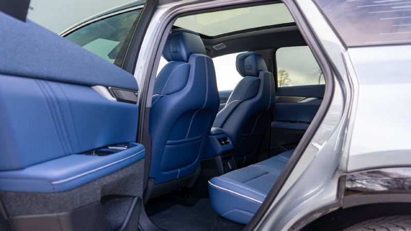2026 Cadillac Optiq Review:En lyxig kompakt elbil som levererar stil, komfort och banbrytande teknologi 