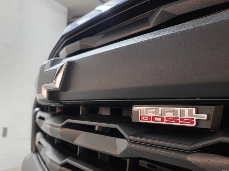 2025 Chevy Colorado Trail Boss-recension:Oöverträffad off-road kraft och värde 