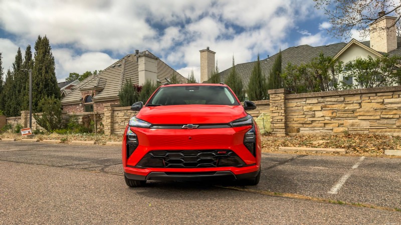 Recension av 2027 Chevrolet Bolt:Varför den senaste modellen möter uppsägningsrykten 