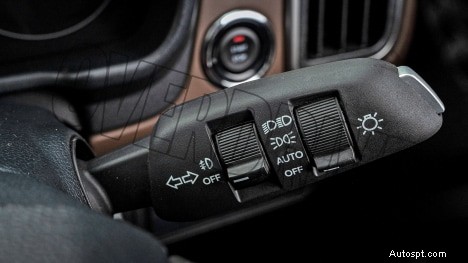 Mahindra Scorpio‑N 2022 Z8L Bensin MT:6-växlad, 6-sitsig interiör – fullständiga specifikationer och höjdpunkter 