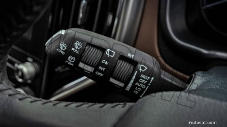 Mahindra Scorpio‑N 2022 Z8L Bensin MT:6-växlad, 6-sitsig interiör – fullständiga specifikationer och höjdpunkter 