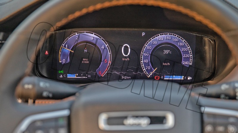 Inuti 2022 Jeep Meridian Limited:Lyxfunktioner och komfort 