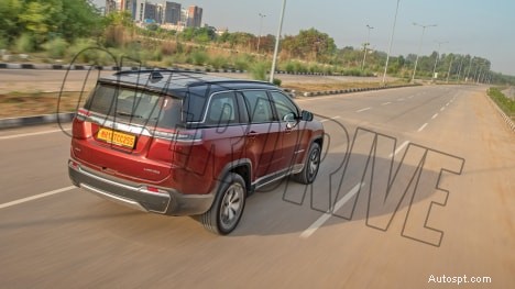 Utforska Jeep Meridian 2022 Limited Exterior – Premium Design &Robust Performance 