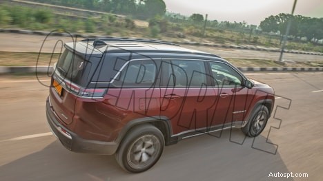 Utforska Jeep Meridian 2022 Limited Exterior – Premium Design &Robust Performance 