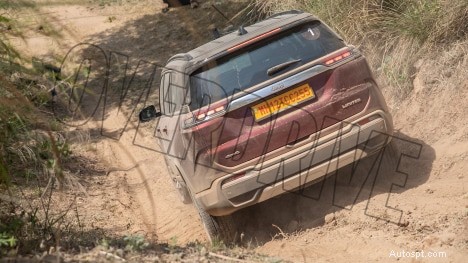 Utforska Jeep Meridian 2022 Limited Exterior – Premium Design &Robust Performance 