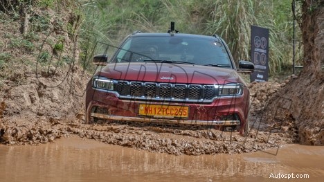Utforska Jeep Meridian 2022 Limited Exterior – Premium Design &Robust Performance 