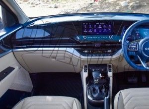 2022 Kia Carens Luxury Plus – 7-sitsig, 1,5 liters motor, 6-växlad automatisk interiör 
