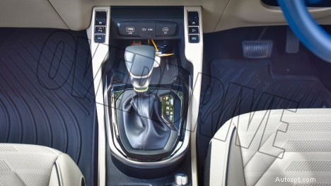 2022 Kia Carens Luxury Plus – 7-sitsig, 1,5 liters motor, 6-växlad automatisk interiör 