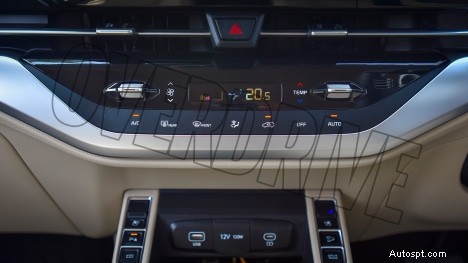 2022 Kia Carens Luxury Plus – 7-sitsig, 1,5 liters motor, 6-växlad automatisk interiör 