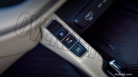 2022 Kia Carens Luxury Plus – 7-sitsig, 1,5 liters motor, 6-växlad automatisk interiör 