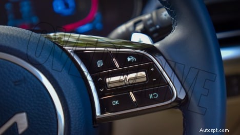 2022 Kia Carens Luxury Plus – 7-sitsig, 1,5 liters motor, 6-växlad automatisk interiör 