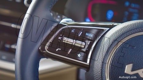 2022 Kia Carens Luxury Plus – 7-sitsig, 1,5 liters motor, 6-växlad automatisk interiör 