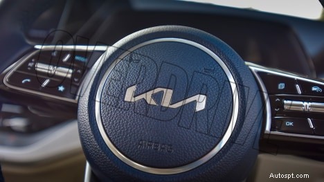 2022 Kia Carens Luxury Plus – 7-sitsig, 1,5 liters motor, 6-växlad automatisk interiör 