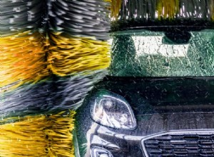 Automatisk kontra handtvätt:Välj den bästa skötseln för ditt fordon 