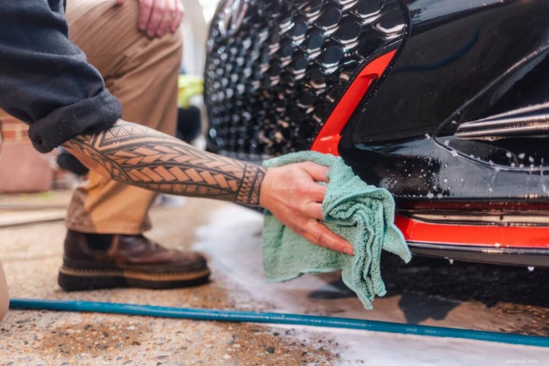 Expertguide:Hur man rengör bilmärken och emblem för en ren finish 