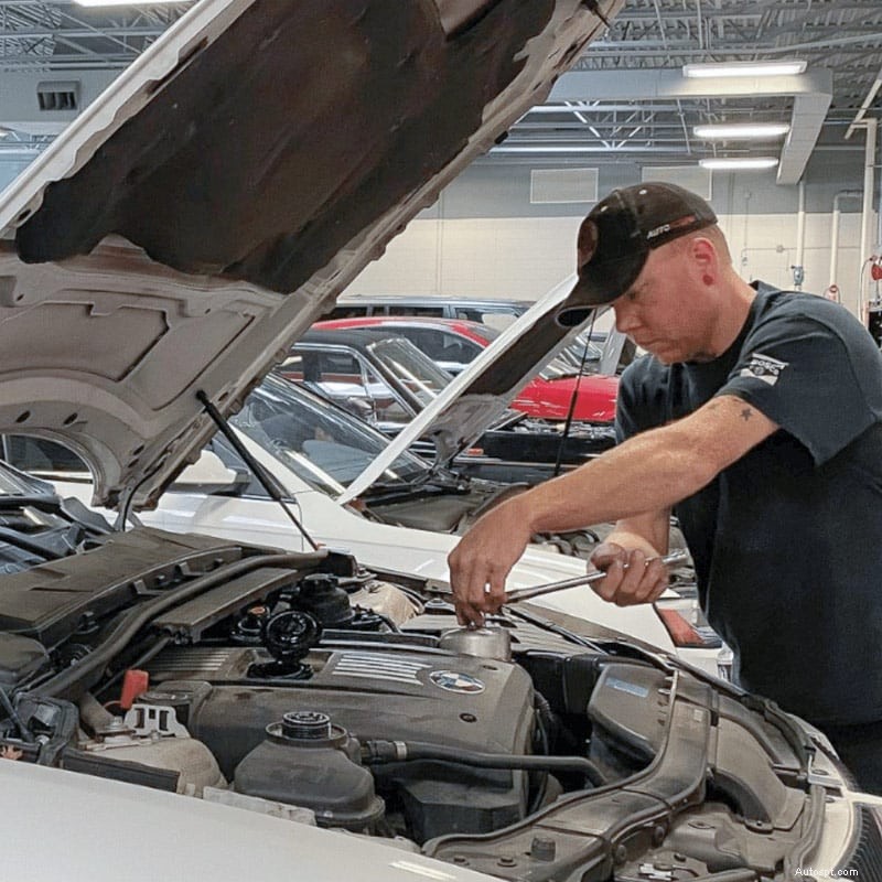 Höstunderhåll Essentials för europeiska lyxbilar:Håll din Audi, Mercedes-Benz och BMW presterande på topp 