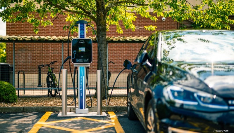 Vad är destinationsladdning? Power din EV medan du utforskar 