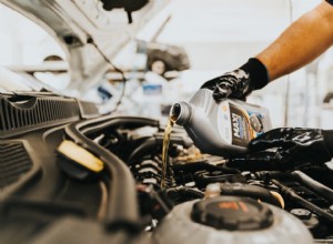 Hur regelbundna oljebyten skyddar din motor – och sparar pengar 