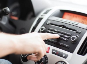 Varför din bilstereo slås på men inte producerar något ljud — vanliga orsaker och snabba lösningar 