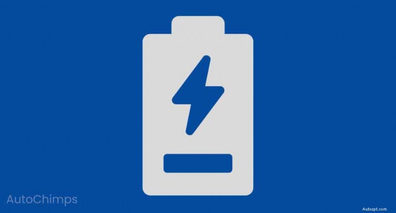 Vad du ska göra när din bils batterilampa tänds när du kör 