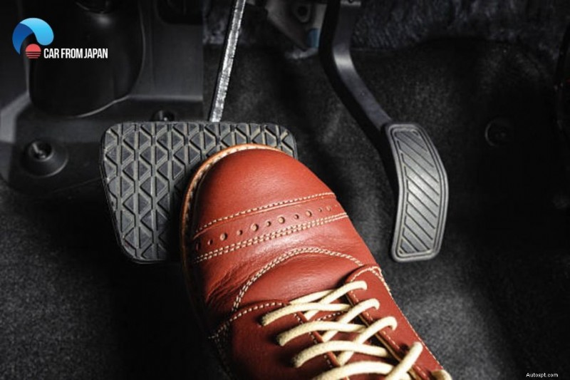 Mastering Hill Descent:Säkra bromstekniker för branta nedförskörningar 