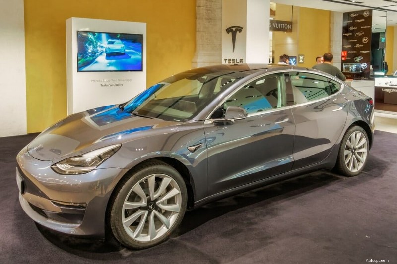 Tesla däckpriser förklarade:varför de är höga och hur länge de håller 