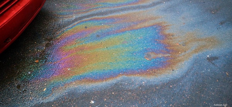 Varför luktar din bil gas? Orsaker och snabba lösningar 