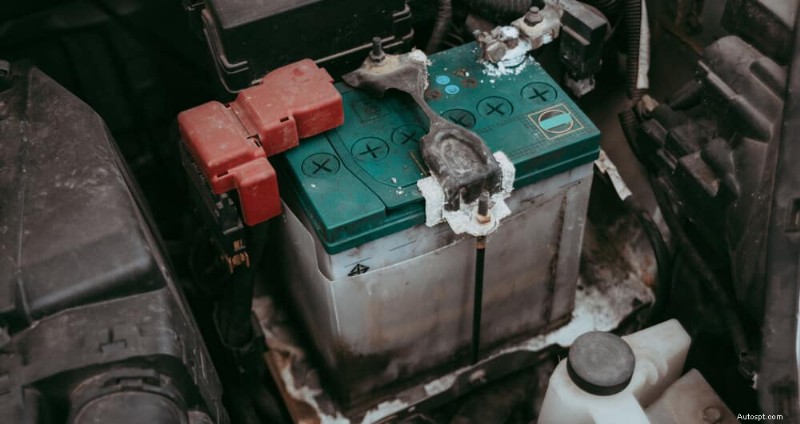 Diagnostisera och åtgärda en överladdningsgenerator:Symtom, orsaker och lösningar 