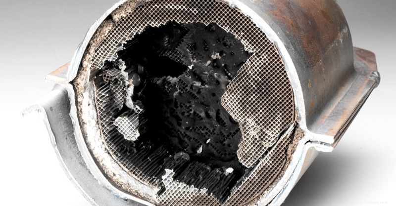 Varför skramlar din bil när den accelererar? Orsaker, diagnos och reparationer 