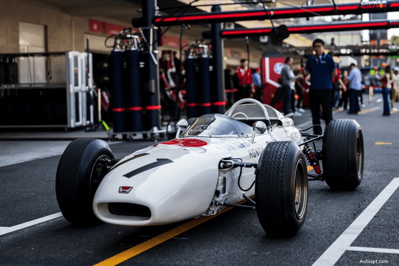 Hur bilavgaser har utvecklats:från kraft till hållbarhet 