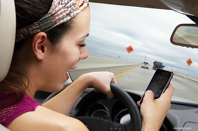 Filma medan du kör:The Growing Social Media Danger Threatening Road Safety 