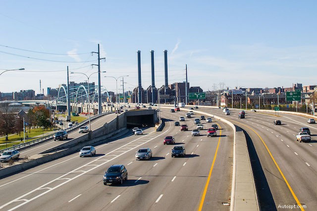 Parkway vs. Highway:En tydlig guide till deras skillnader 