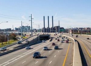 Parkway vs. Highway:En tydlig guide till deras skillnader 