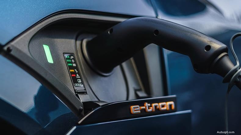 Hur länge håller elbilsbatterier? En guide till livslängd och återvinning 