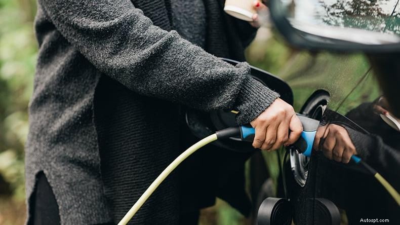 Laddning av elbil hemma:Säker, billig och bekväm batteriladdning 